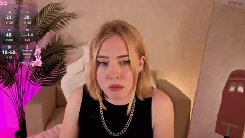 Snapshot of noracollins chatting on December 16, 8:41 am Nora online show from December 16, 8:41 am