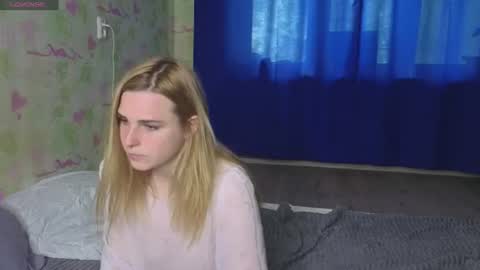 Snapshot of noradunn chatting on June 15, 11:01 am Elina online show from June 15, 11:01 am