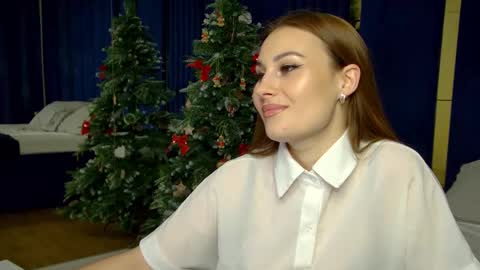 Snapshot of norafoxes chatting on December 16, 6:35 pm NoraFoxes online show from December 16, 6:35 pm