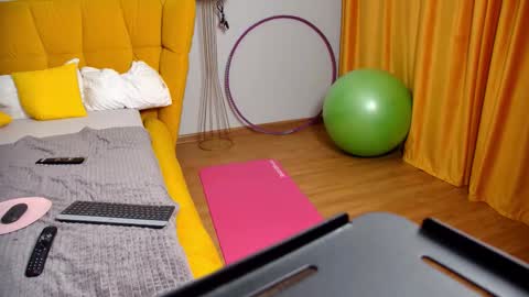 NoraFoxes online show from February 12, 6:30 am