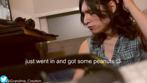 Snapshot of noreallyilikepeanuts chatting on March 11, 3:48 am Ariane online show from March 11, 3:48 am