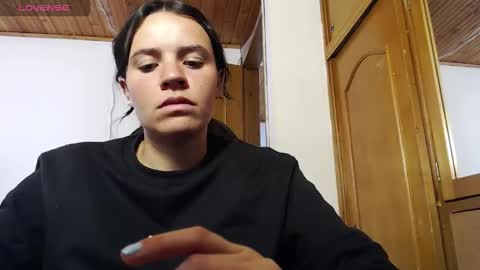 noreen_ online show from November 8, 4:51 pm