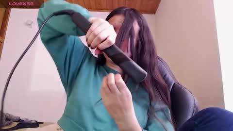 noreen_ online show from November 20, 5:45 pm