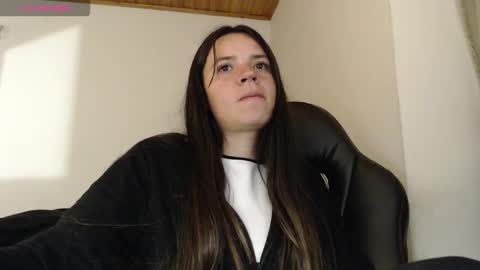 noreen_ online show from December 3, 2:30 am