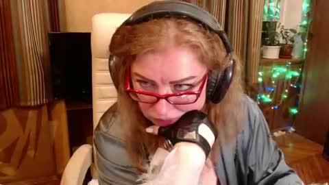 Snapshot of norma_gin chatting on July 4, 9:32 pm miss Tress online show from July 4, 9:32 pm