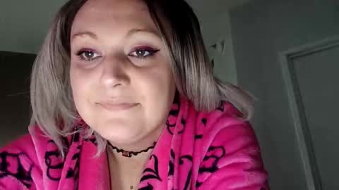 Snapshot of notouchmami chatting on November 1, 9:11 am notouchmami online show from November 1, 9:11 am