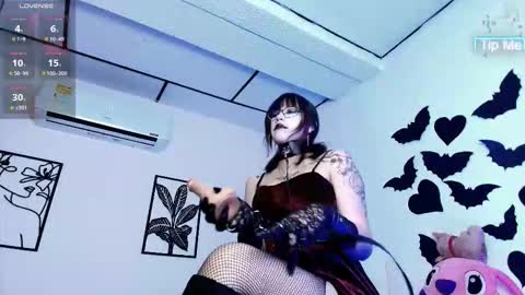 Snapshot of notre_dame1 chatting on March 7, 12:13 pm Notre online show from March 7, 12:13 pm