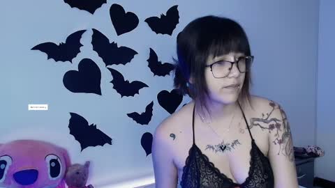 Snapshot of notre_dame1 chatting on April 6, 12:17 pm Notre online show from April 6, 12:17 pm