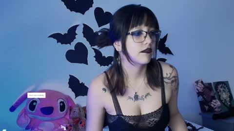 Snapshot of notre_dame1 chatting on April 9, 12:10 pm Notre online show from April 9, 12:10 pm