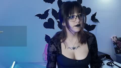 Snapshot of notre_dame1 chatting on April 10, 12:21 pm Notre online show from April 10, 12:21 pm