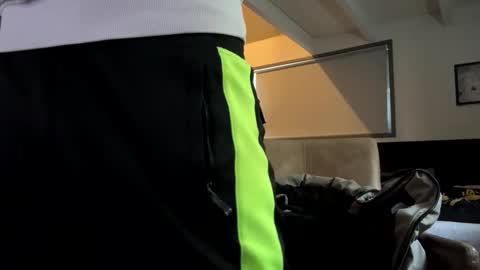 Snapshot of notsmallnotbigg chatting on February 1, 10:59 am notsmallnotbigg online show from February 1, 10:59 am