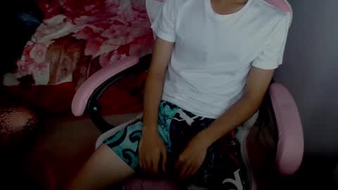 Snapshot of noughty_yuji chatting on February 5, 7:13 am Yuji online show from February 5, 7:13 am