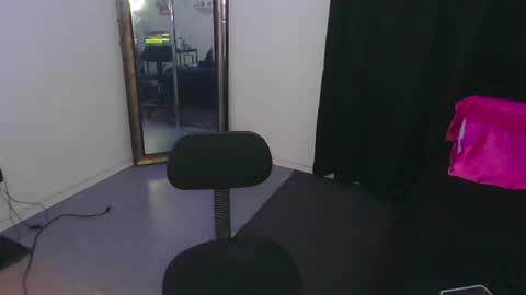 Snapshot of nouveauho3 chatting on May 25, 9:59 am Nouveauho3 online show from May 25, 9:59 am
