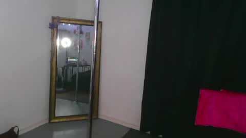 Snapshot of nouveauho3 chatting on May 25, 10:05 pm Nouveauho3 online show from May 25, 10:05 pm