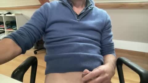 Snapshot of noux69 chatting on October 15, 10:37 am noux69 online show from October 15, 10:37 am