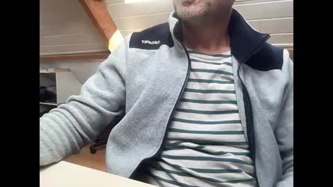 Snapshot of noux69 chatting on November 9, 1:09 pm noux69 online show from November 9, 1:09 pm