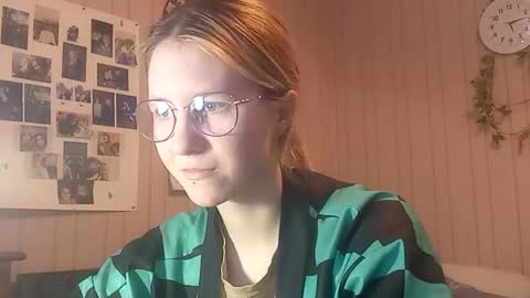 Snapshot of novellahartig chatting on February 10, 2:10 pm Sari It is my first day online show from February 10, 2:10 pm