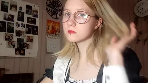 Snapshot of novellahartig chatting on February 14, 2:36 pm Sari It is my first day online show from February 14, 2:36 pm