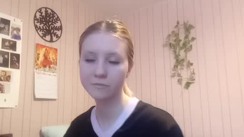 Snapshot of novellahartig chatting on February 22, 2:37 pm Sari It is my first day online show from February 22, 2:37 pm