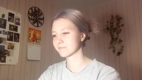 Snapshot of novellahartig chatting on February 27, 3:12 pm Sari It is my first day online show from February 27, 3:12 pm