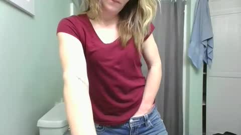 Snapshot of nudenene22 chatting on April 3, 7:06 am nudenene22 online show from April 3, 7:06 am