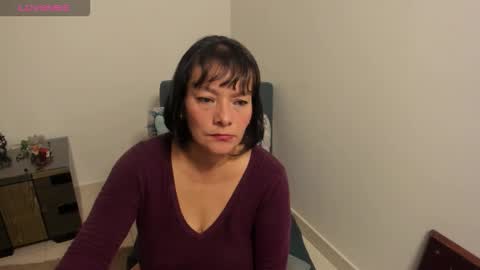 Snapshot of nuit_rose chatting on January 19, 2:37 am nuit_rose online show from January 19, 2:37 am