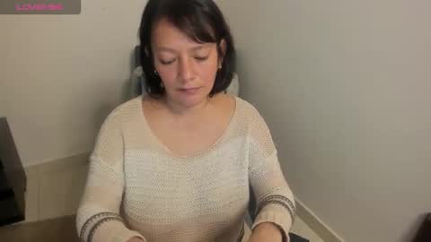 Snapshot of nuit_rose chatting on February 19, 2:40 am nuit_rose online show from February 19, 2:40 am