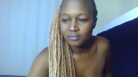 Snapshot of nutgal_ chatting on April 2, 8:23 am nutgal online show from April 2, 8:23 am