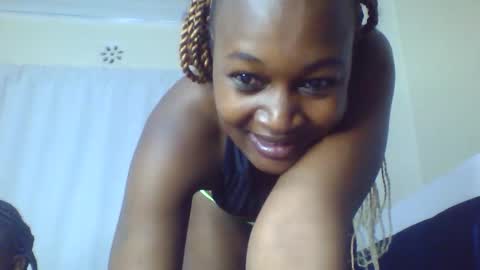 Snapshot of nutgal_ chatting on April 4, 11:40 am nutgal online show from April 4, 11:40 am
