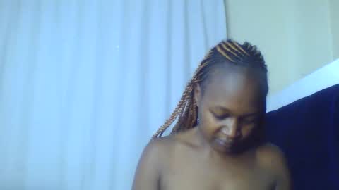 Snapshot of nutgal_ chatting on April 6, 8:04 am nutgal online show from April 6, 8:04 am