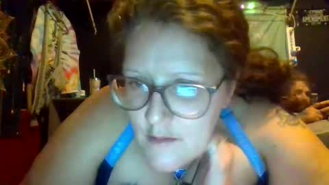 Snapshot of nutthousefunnyfarm chatting on December 19, 4:08 am nutthousefunnyfarm online show from December 19, 4:08 am