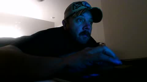 nuttincowboy727272 online show from April 9, 12:21 am