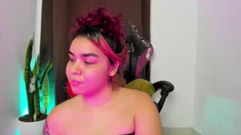 Nia online show from December 4, 11:46 pm