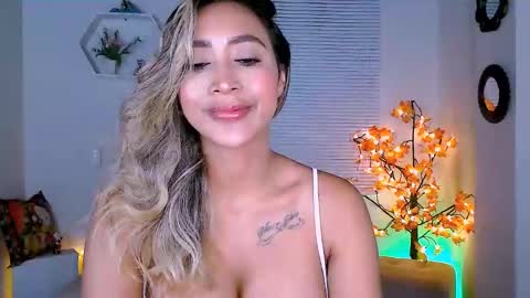 Snapshot of nycole_1988 chatting on December 2, 4:53 am Nycole online show from December 2, 4:53 am