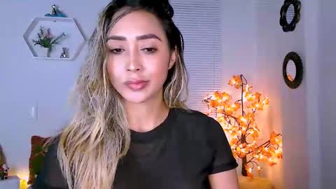 Snapshot of nycole_1988 chatting on December 11, 1:37 am Nycole online show from December 11, 1:37 am