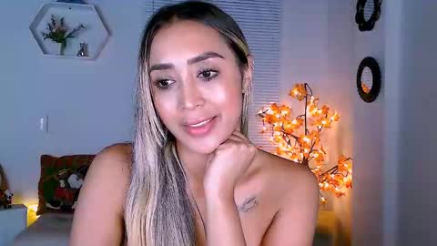 Snapshot of nycole_1988 chatting on December 13, 5:49 am Nycole online show from December 13, 5:49 am