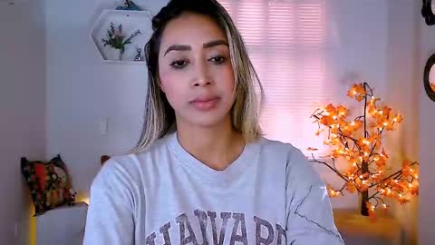 Snapshot of nycole_1988 chatting on December 14, 8:08 pm Nycole online show from December 14, 8:08 pm