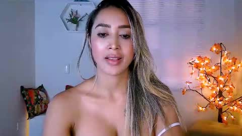 Snapshot of nycole_1988 chatting on December 14, 11:12 pm Nycole online show from December 14, 11:12 pm