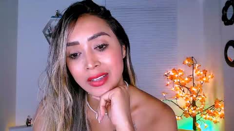 Snapshot of nycole_1988 chatting on December 21, 5:14 am Nycole online show from December 21, 5:14 am