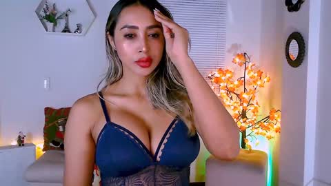 Snapshot of nycole_1988 chatting on December 21, 11:34 pm Nycole online show from December 21, 11:34 pm