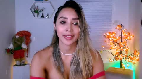 Snapshot of nycole_1988 chatting on December 30, 5:26 am Nycole online show from December 30, 5:26 am