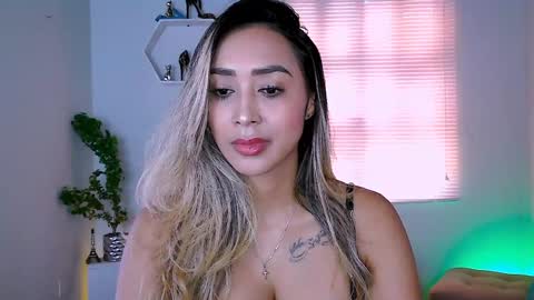 Snapshot of nycole_1988 chatting on January 13, 5:33 pm Nycole online show from January 13, 5:33 pm