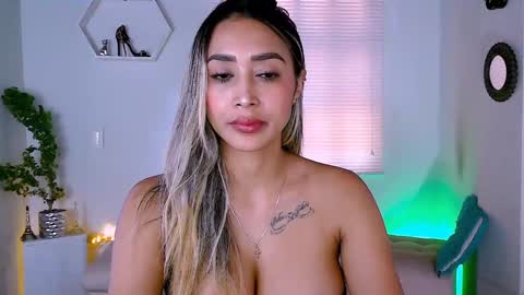 Snapshot of nycole_1988 chatting on January 13, 8:37 pm Nycole online show from January 13, 8:37 pm