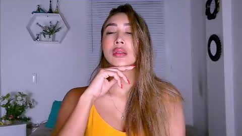 Snapshot of nycole_1988 chatting on February 6, 11:10 am Nycole online show from February 6, 11:10 am