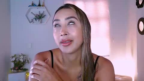 Snapshot of nycole_1988 chatting on March 10, 1:32 pm Nycole online show from March 10, 1:32 pm