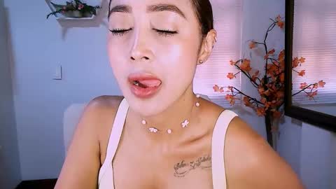 Snapshot of nycole_1988 chatting on December 17, 5:30 pm Nycole online show from December 17, 5:30 pm