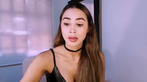 Snapshot of nycole_1988 chatting on February 14, 4:37 pm Nycole online show from February 14, 4:37 pm