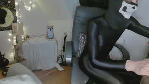 Nyl0nnickb0y online show from April 12, 7:19 pm