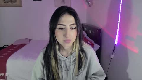 Snapshot of nymph_frida chatting on December 3, 3:30 am Frida online show from December 3, 3:30 am