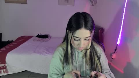 Snapshot of nymph_frida chatting on December 4, 3:48 am Frida online show from December 4, 3:48 am